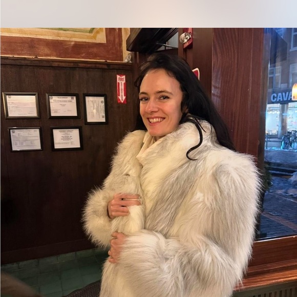 Elegant Women's White Faux Fur Coat - Picture 1 of 3